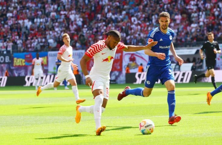 足球德甲联赛拜仁胜沙尔克04,2020德甲拜仁对沙尔克04直播视频