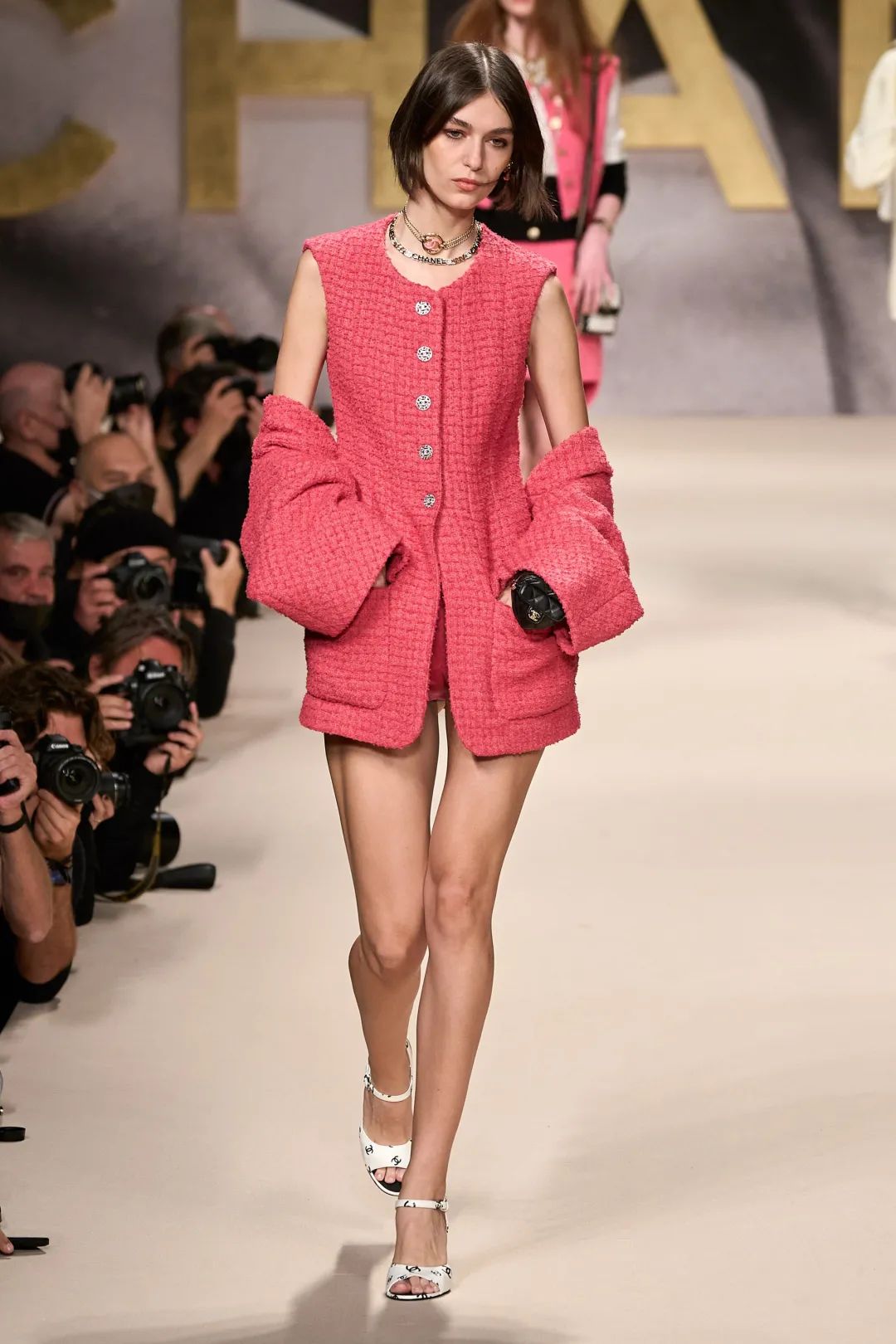 春天穿粉色到底有多好看呢,这个冬季穿粉色会让你惊艳动人