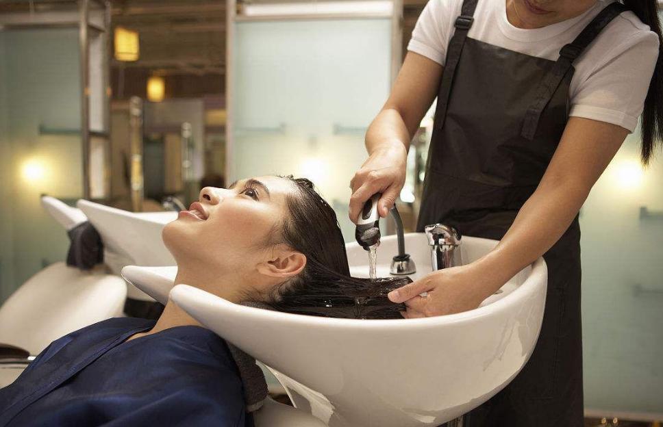 女性脱发的原因及解决方法,女性脱发比较严重防治方法