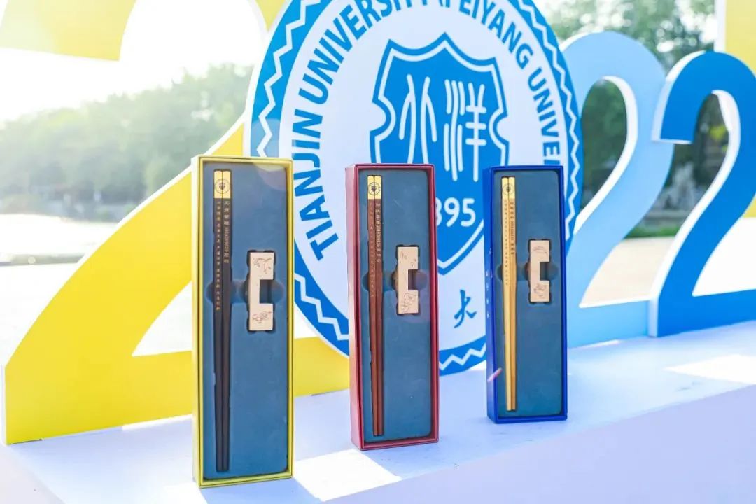 学生给学院送什么毕业礼物好,高校毕业礼物走心又暖心