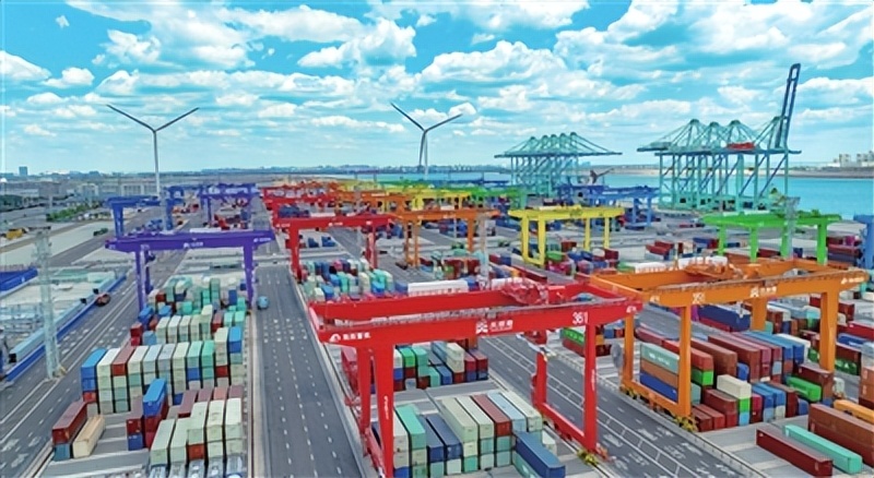 【非凡十年蹲点调研行】在时代潮头书写世界一流港口的梦想与荣光——写在天津新港重新开港七十载之际