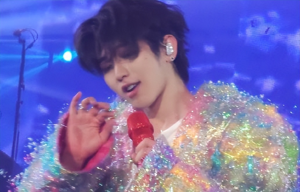 曝蔡徐坤不顾生理期睡粉，血染透床垫，清洁工称房间脏乱似垃圾堆