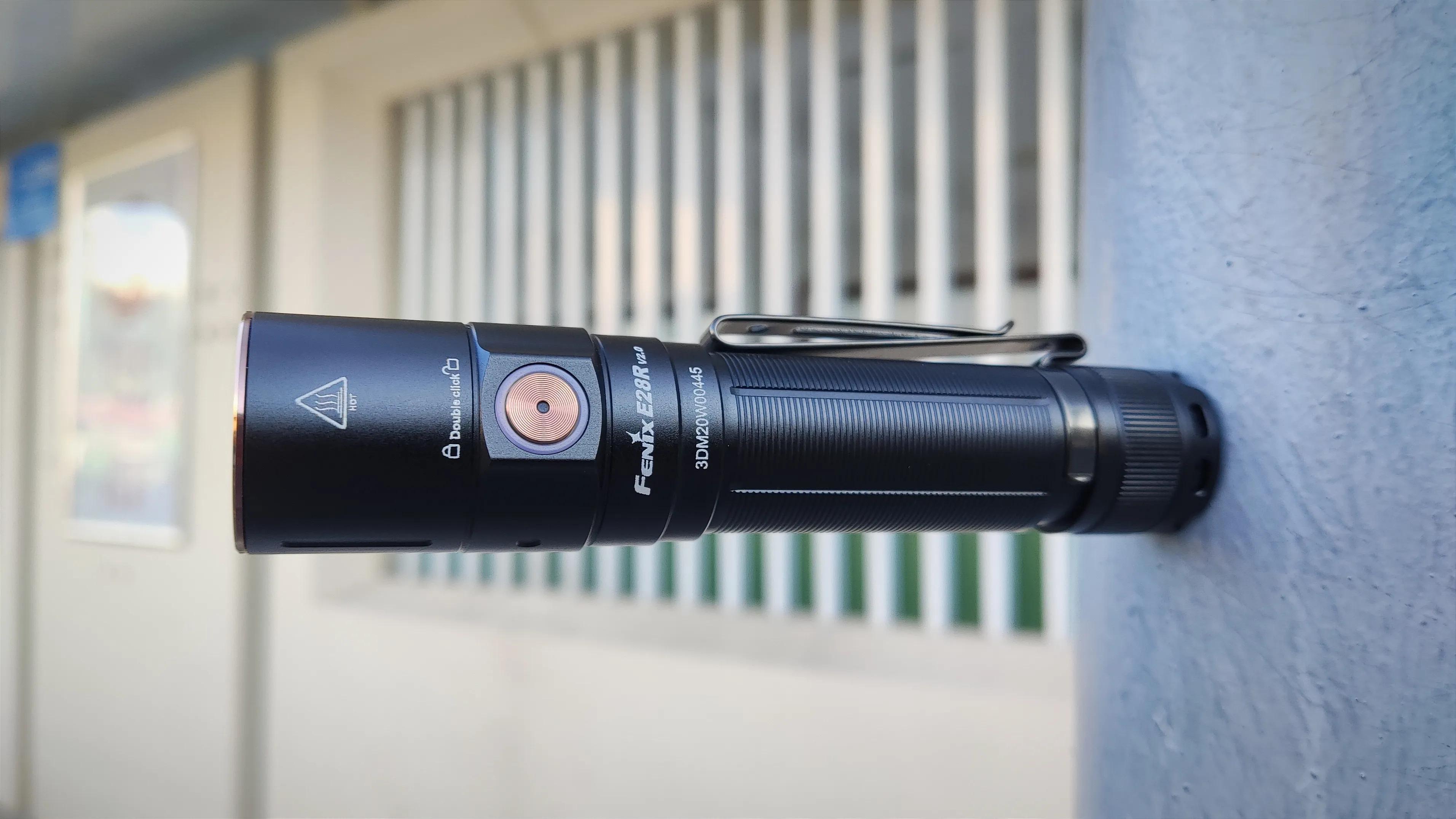 经典新升级，全能EDC便携直充小直——菲尼克斯E28Rv2.0手电评测