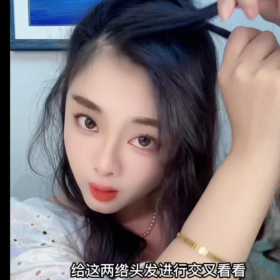 简单好看的编发教程可以自己编的,简单好看的编发教程超短发