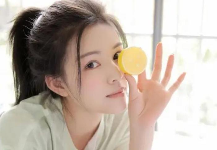 女性*裤内**上黄黄的,是得了妇科病?这几种分泌物要小心!