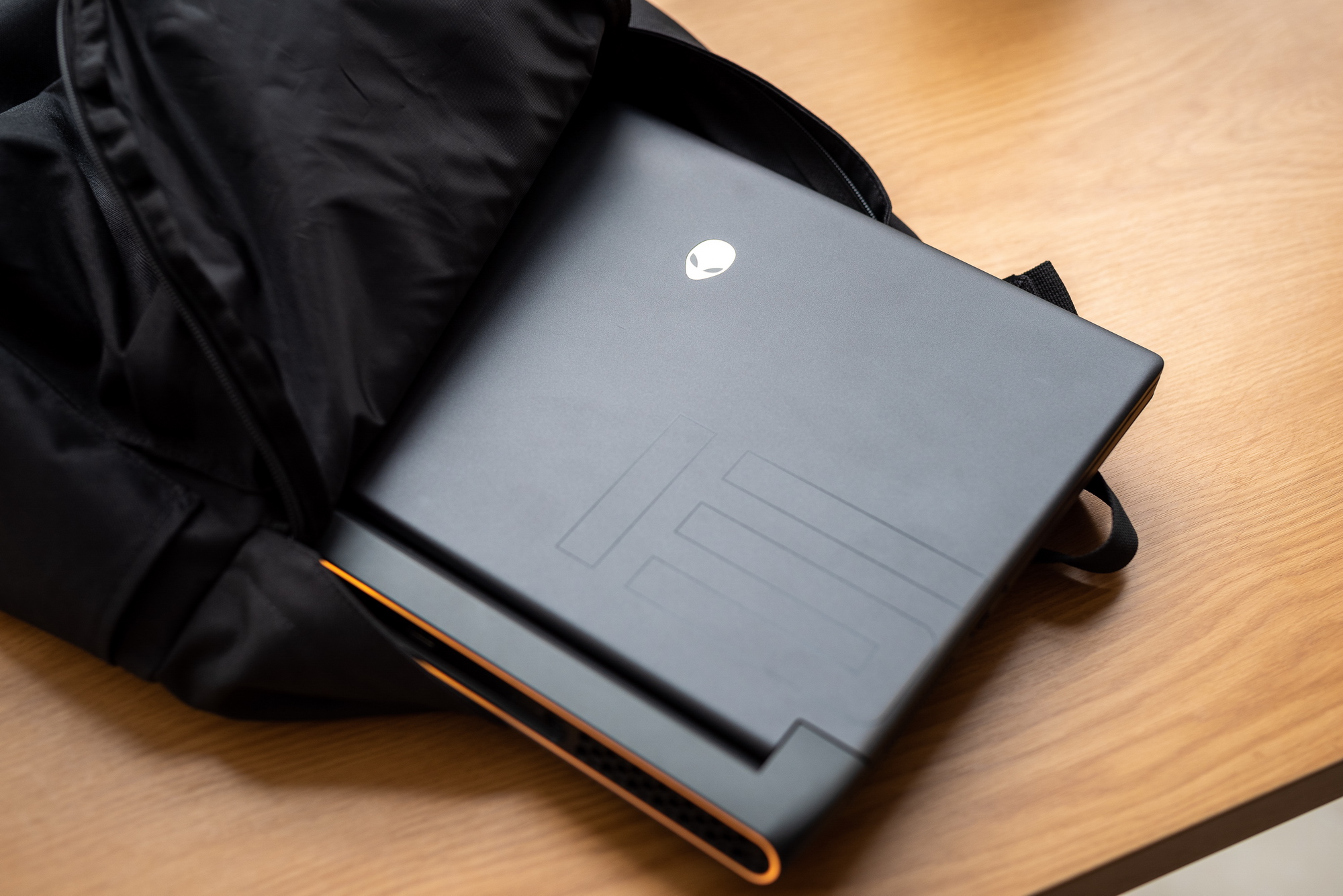 alienwarem17r5评测,男人的快乐就是这么简单且无聊