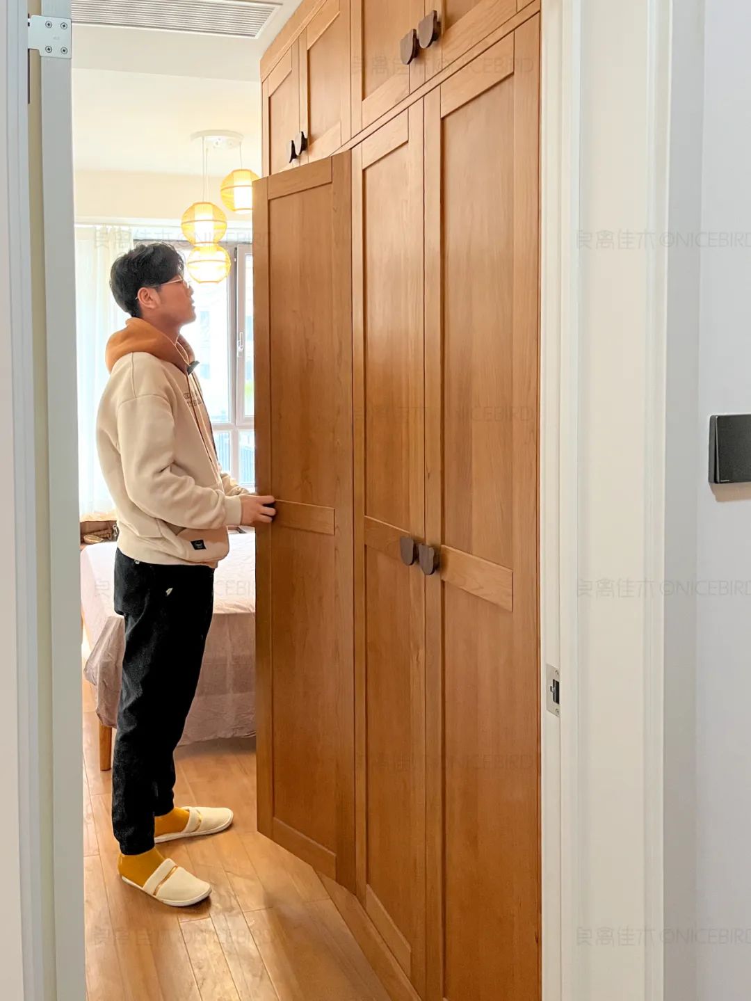 山东又上一分！烟台业主新古典风格客餐厅，樱桃木真的很温润