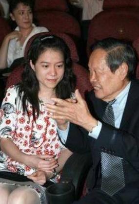 杨振宁教授和翁帆生活照,关于杨振宁教授与翁帆是否有孩子