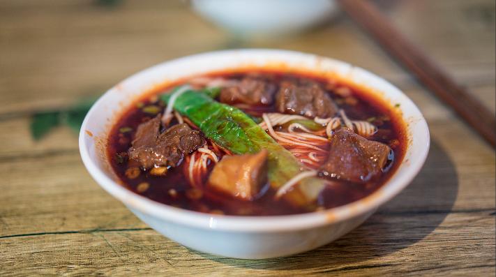 我,今年33岁,缘分于一碗面,辞职1年就赚了30万,如今有房有车