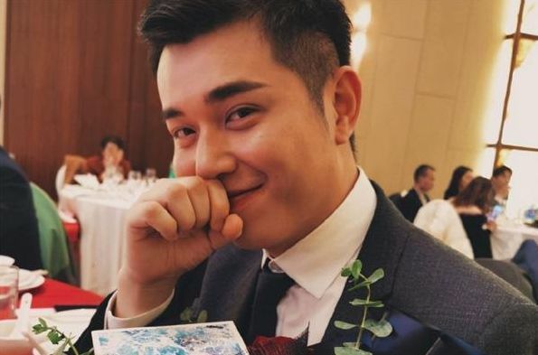 “带货一哥”李佳琦，从月薪三千到年入千万，背后的艰辛谁人知？