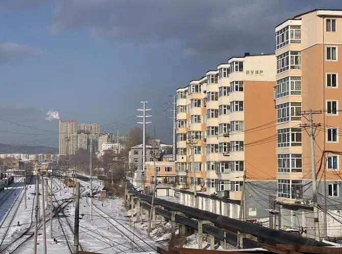 男子花10万块买了8套房子是真的吗,男子花10块买8套房子