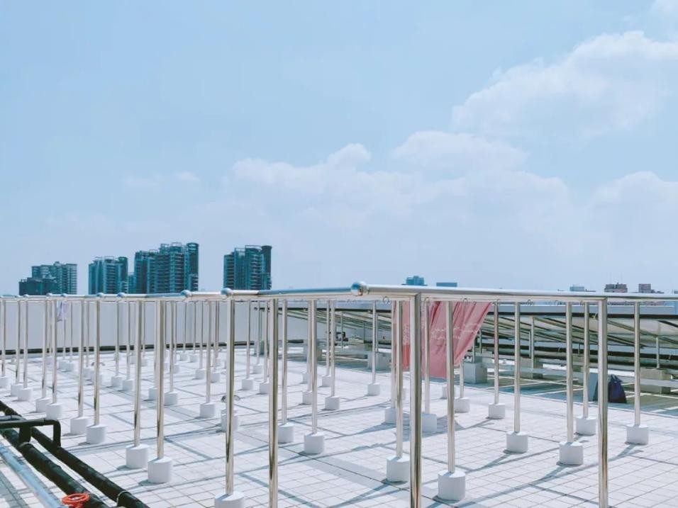 湖北“超美”大学：占地5195亩，宿舍6部电梯，坐拥26栋*物文**建筑和1000株樱花！