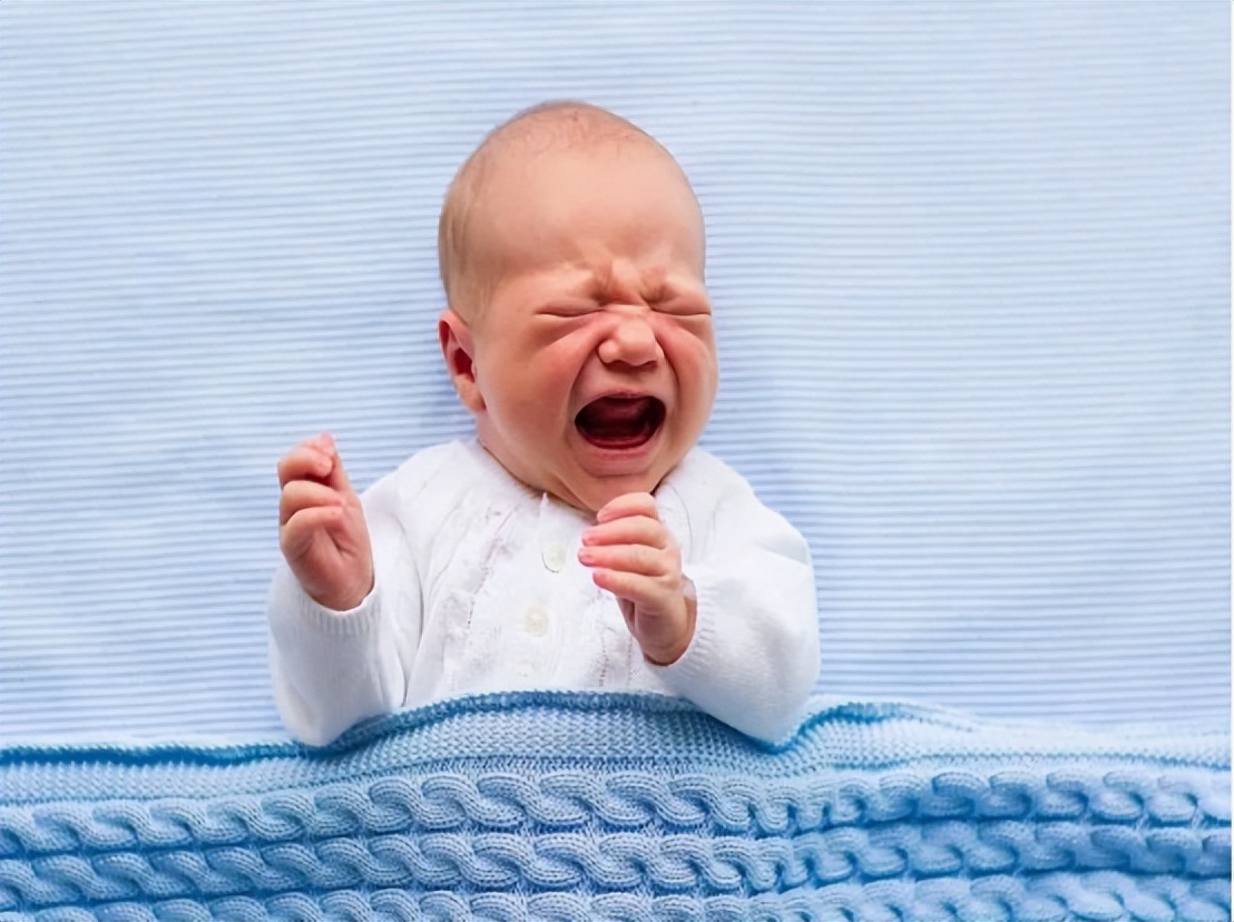 肚脐里的泥是什么能不能抠掉,肚脐眼里的黑泥是什么东西