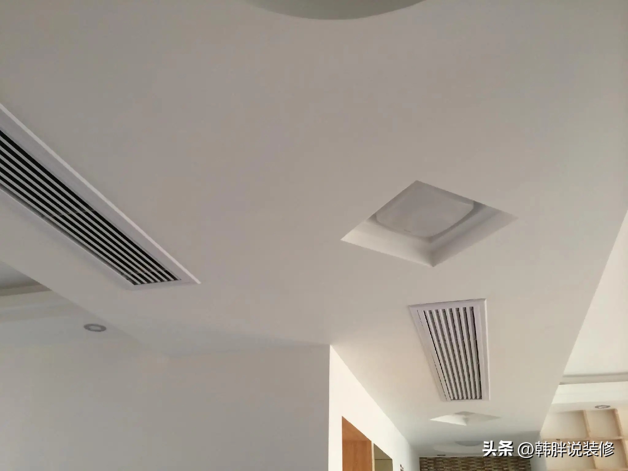 普通壁挂机与中央空调区别,纠结空调是安中央空调还是壁挂机