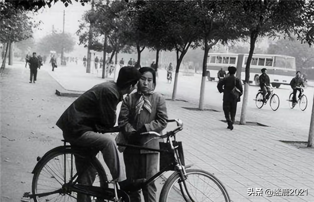 我国80年代一辆凤凰自行车多少钱,凤凰自行车300-400价格及图片