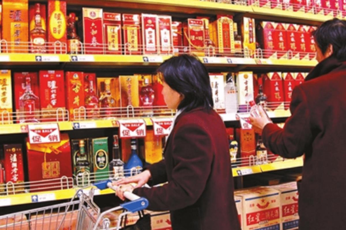 卖酒赚钱快吗,小超市卖的酒一箱可以赚多少钱
