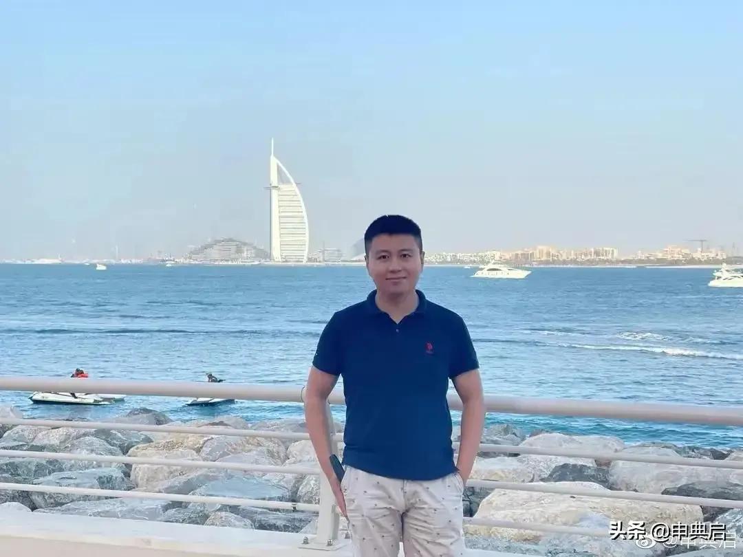 哈国贪污警察被我指着鼻子骂，要求对方出示警察证件