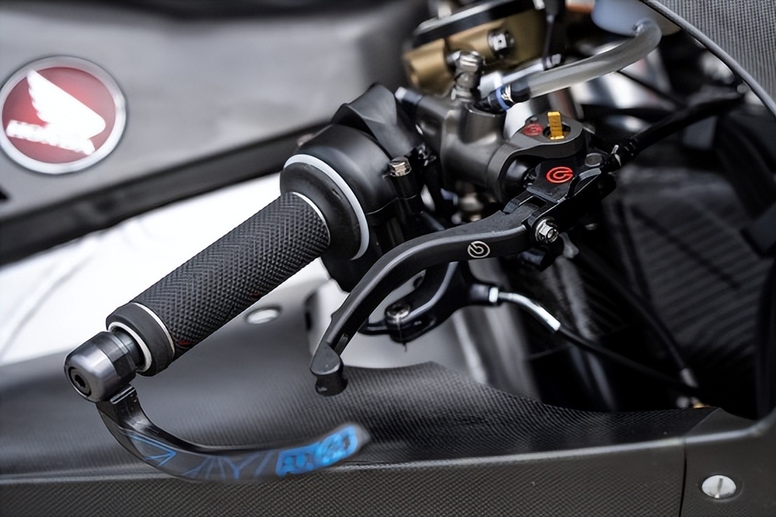 官方授权brembo刹车修复,官方授权brembo刹车型号