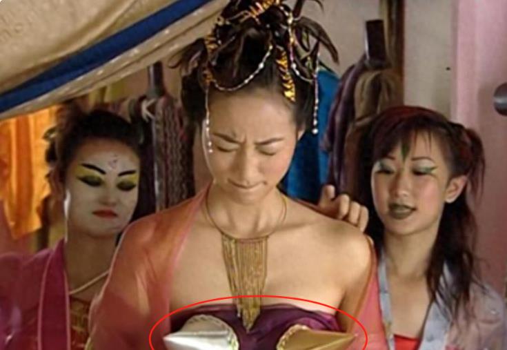 禁忌慾望：深夜影院里的诱惑镜头