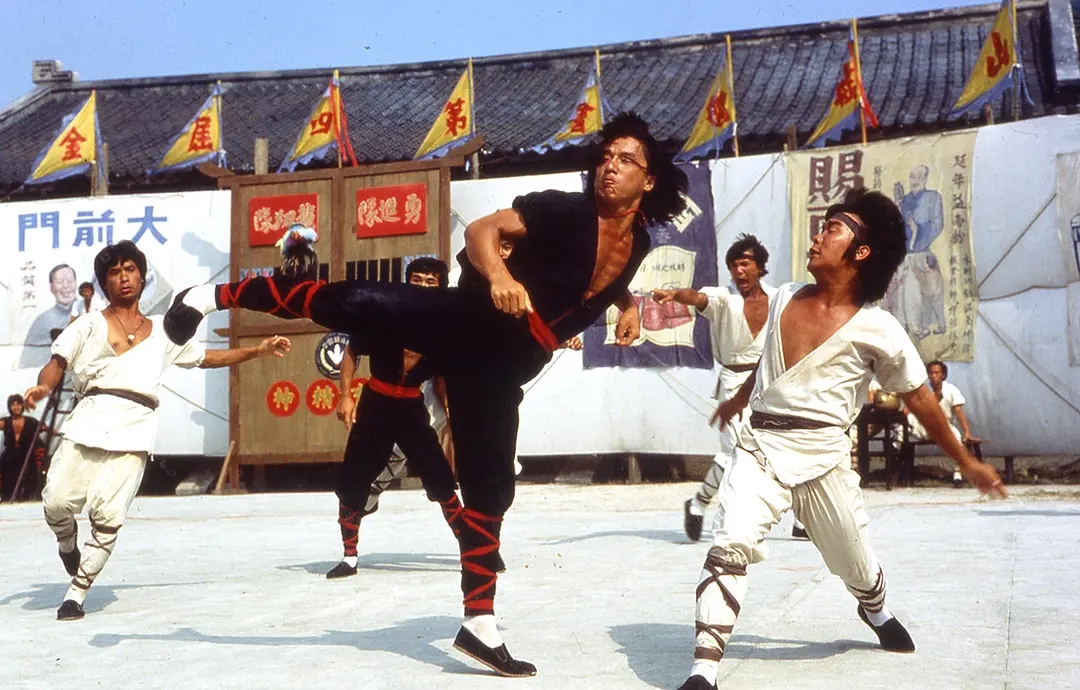 成龙为什么娶林凤娇而不娶邓丽君,成龙为何不选邓丽君而选择林凤娇