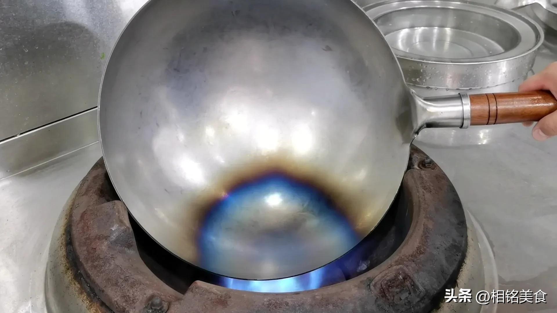 新铁锅怎样开锅小妙招视频,不粘锅的铁锅最佳开锅方法