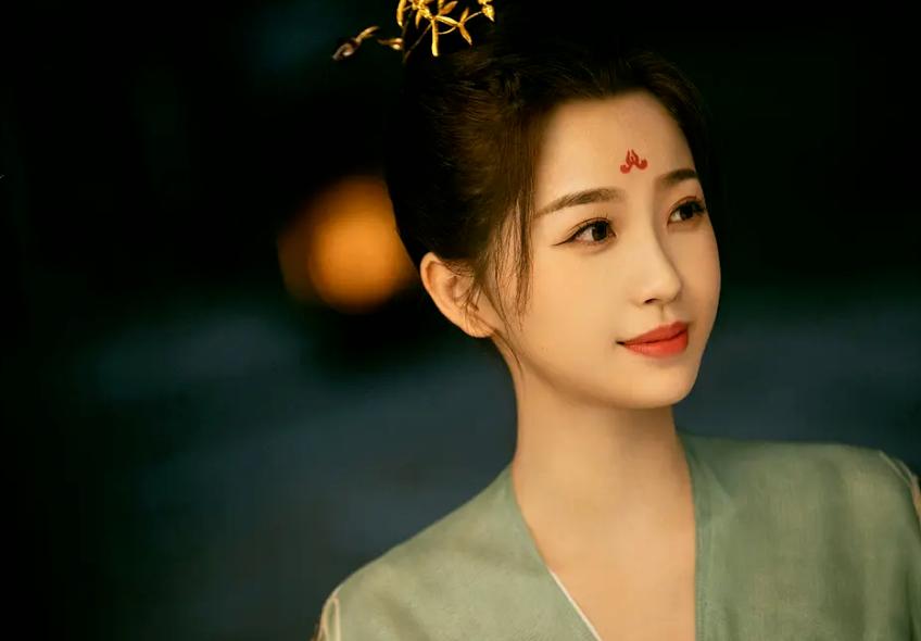 鞠婧祎杨幂迪丽热巴刘亦菲视频,杨幂演戏抿嘴小动作