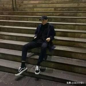 黄日华踢球发怒场面,黄日华回应球场踢人似梦迷离