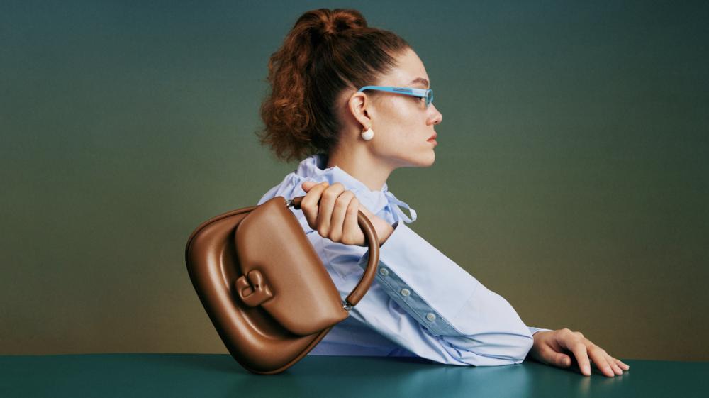 这个什么都装不了的包，凭什么卖到破亿？