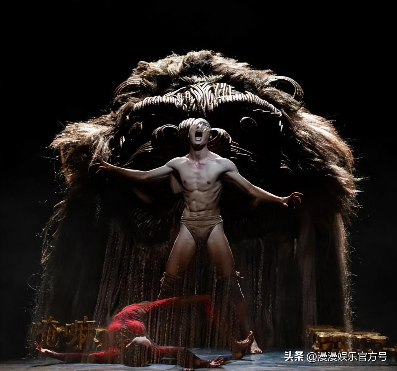 丁字裤、摸*体下**，杨丽萍把国人难以启齿的文化搬到舞台上！