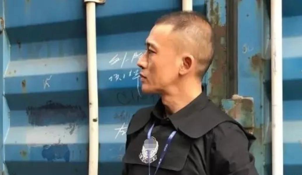 发际线秃的男星,盘点十大秃头男星佩戴假发