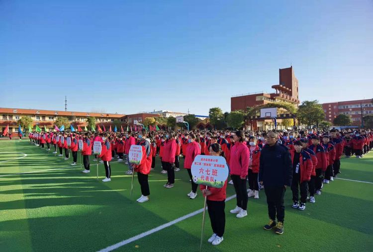 育英小学参加的足球开幕式直播,通许县实验小学足球