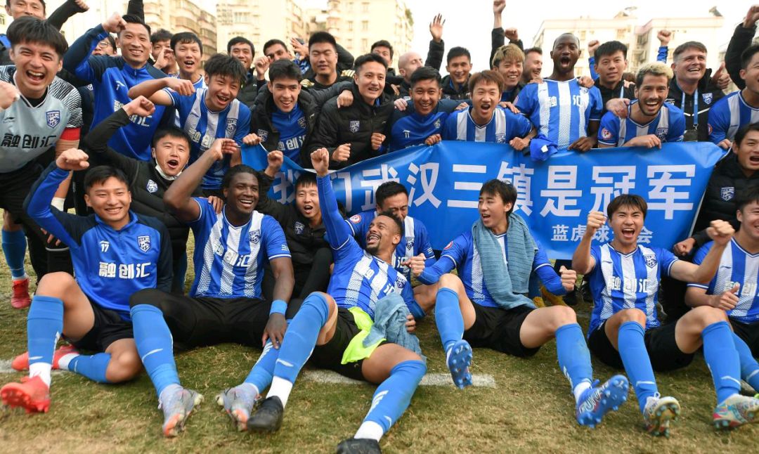 顶薪降至300万嫌少，球员*制抵**，陈码头没辙，国足都没钱请外教