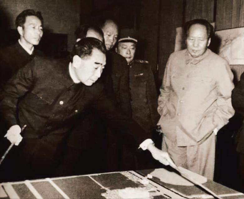 59年，人民大会堂竣工，毛主席看到穹顶后会心一笑：这谁的主意？