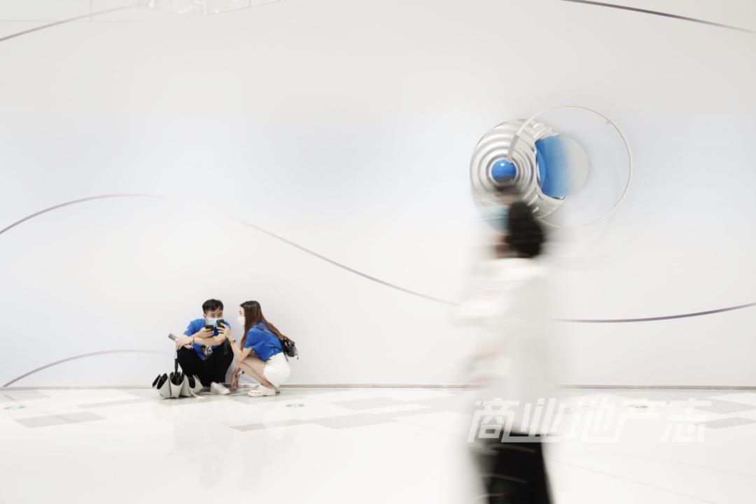 为了提升观察海口万象城的本地化视角,我在海口住了一整周