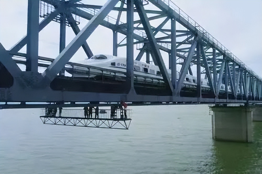 中国铁路南昌局集团公司招聘公告,中国铁路南昌局招聘应届生212人