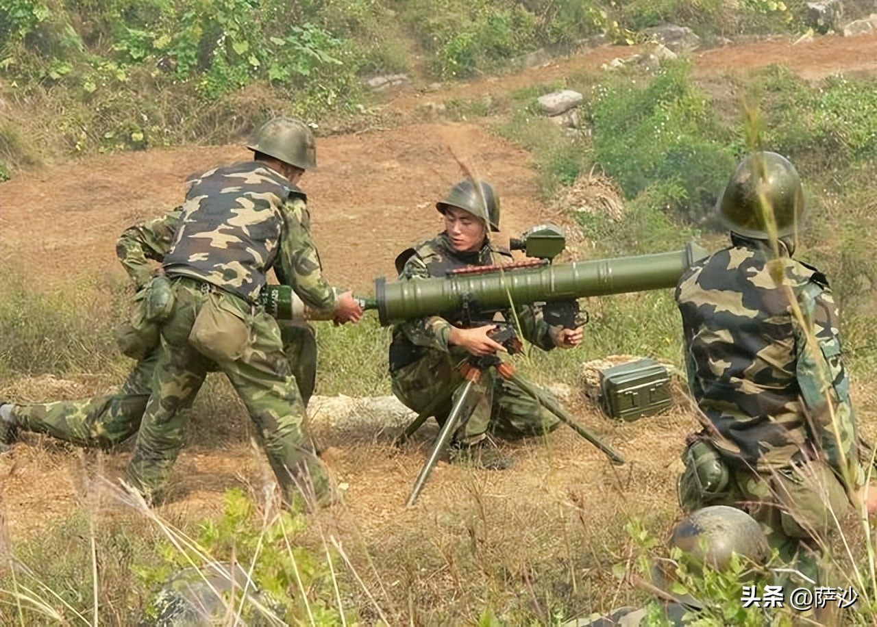 80年代部队使用的130火箭炮,中国83式履带122毫米火箭炮