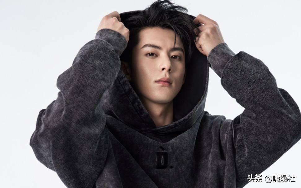 王鹤棣supreme衣服,王鹤棣潮牌卫衣