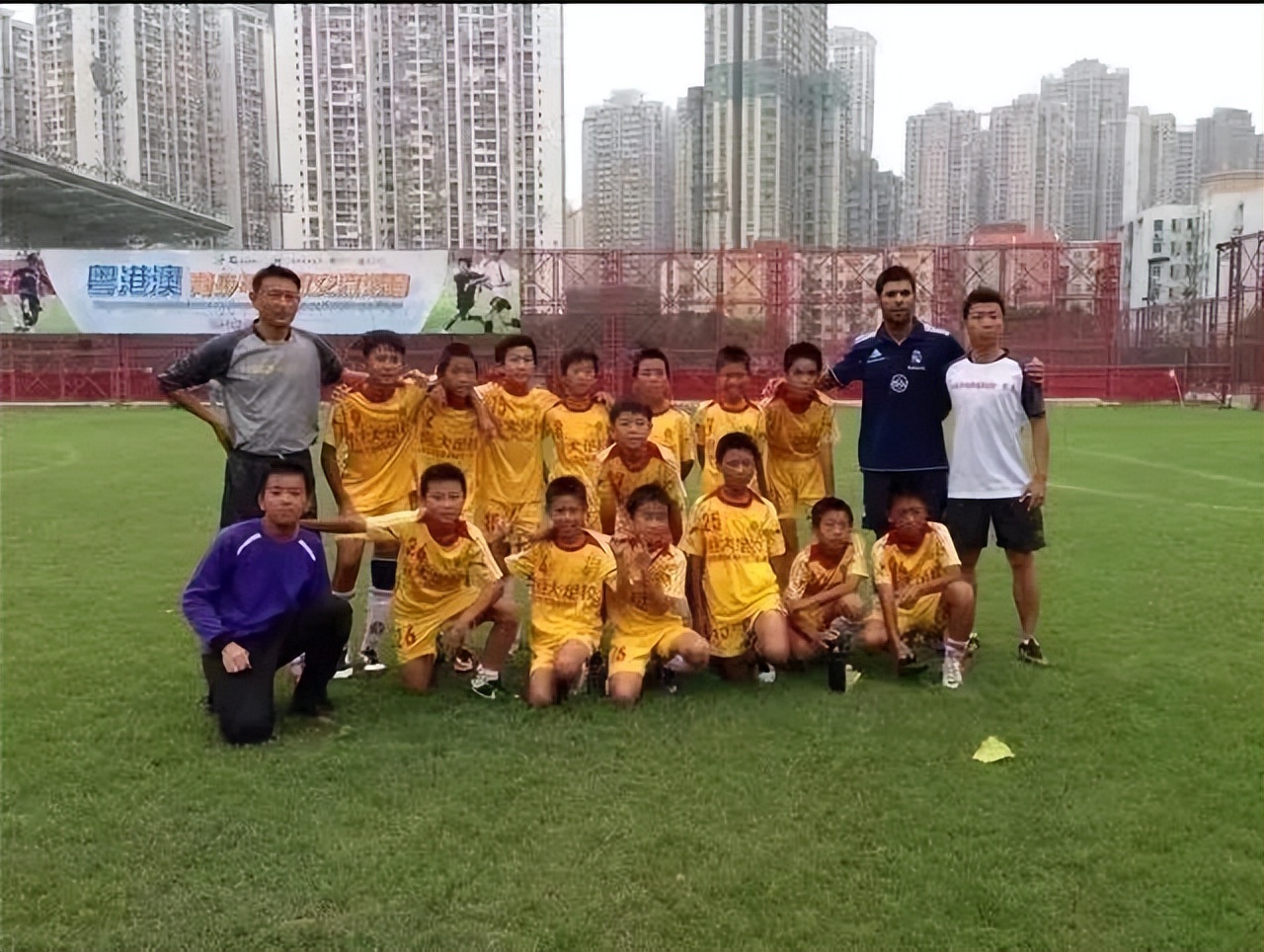 足球少年逐梦百年,足球少年征战绿茵