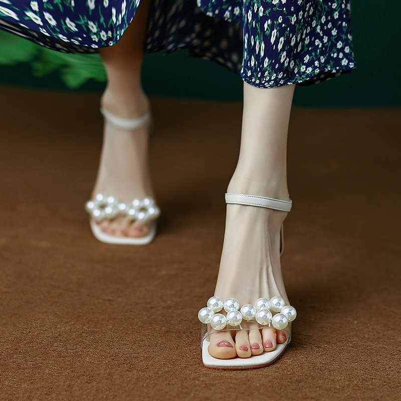 今年穿什么凉鞋好看?这20款好看不累脚