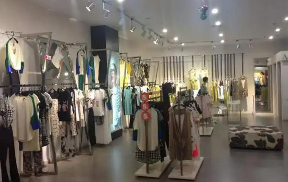 实体店一件衣服卖100元净赚多少,实体店一件衣服600网上才300