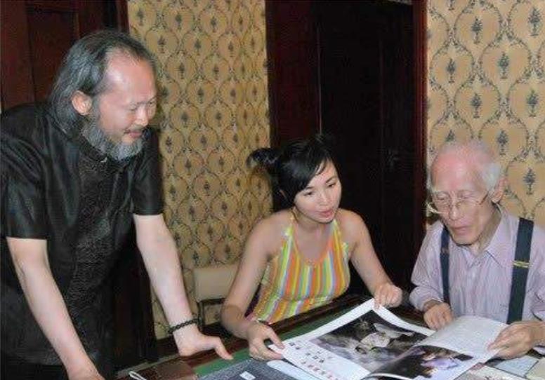 李壮平：女儿自愿当人体模特，6年画了百幅画，富商出资上亿买断