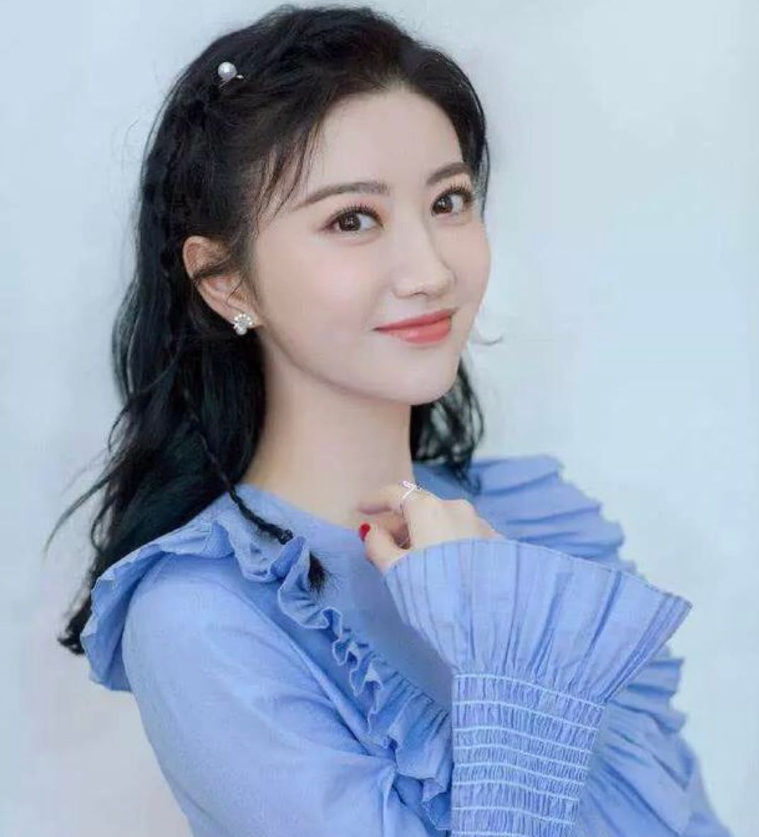 脸上有这3个特征露出五官更好看,脸上有这几种特征八成越长越漂亮