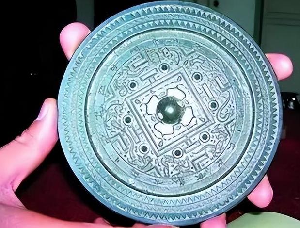 河南老汉造假青铜器,河南老汉带全村制假