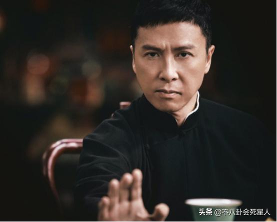 对双眼皮“下手”的明星：浮肿、宽大、失败返工，一个比一个狠