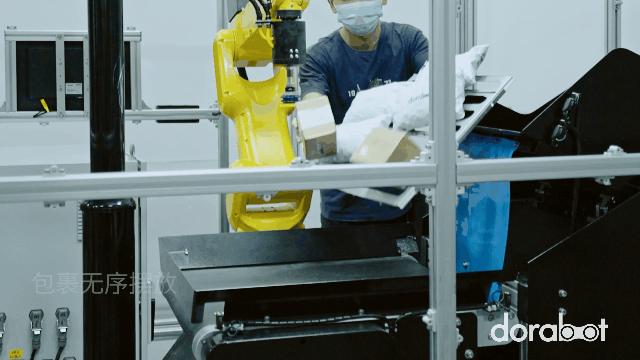 蓝胖子出现比赛现场,蓝胖子机器人dora