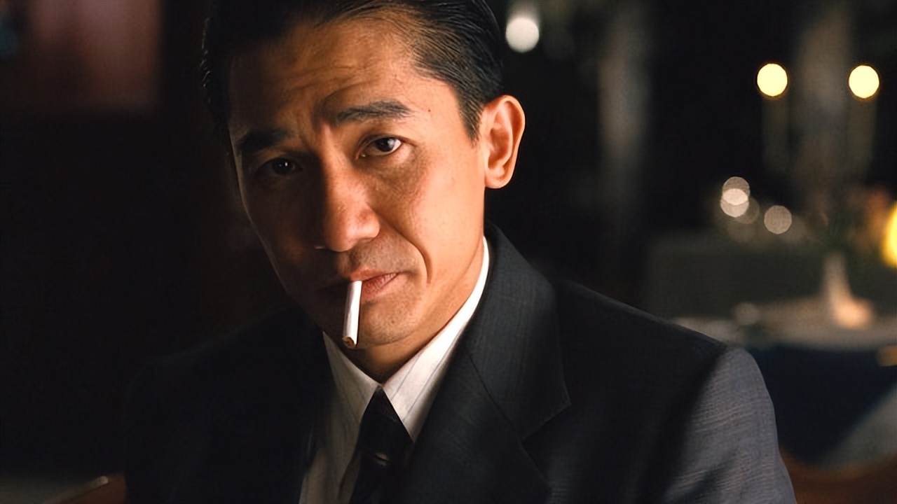 刘嘉玲与梁朝伟恩爱合照穿小香风,刘嘉玲梁朝伟红毯动图