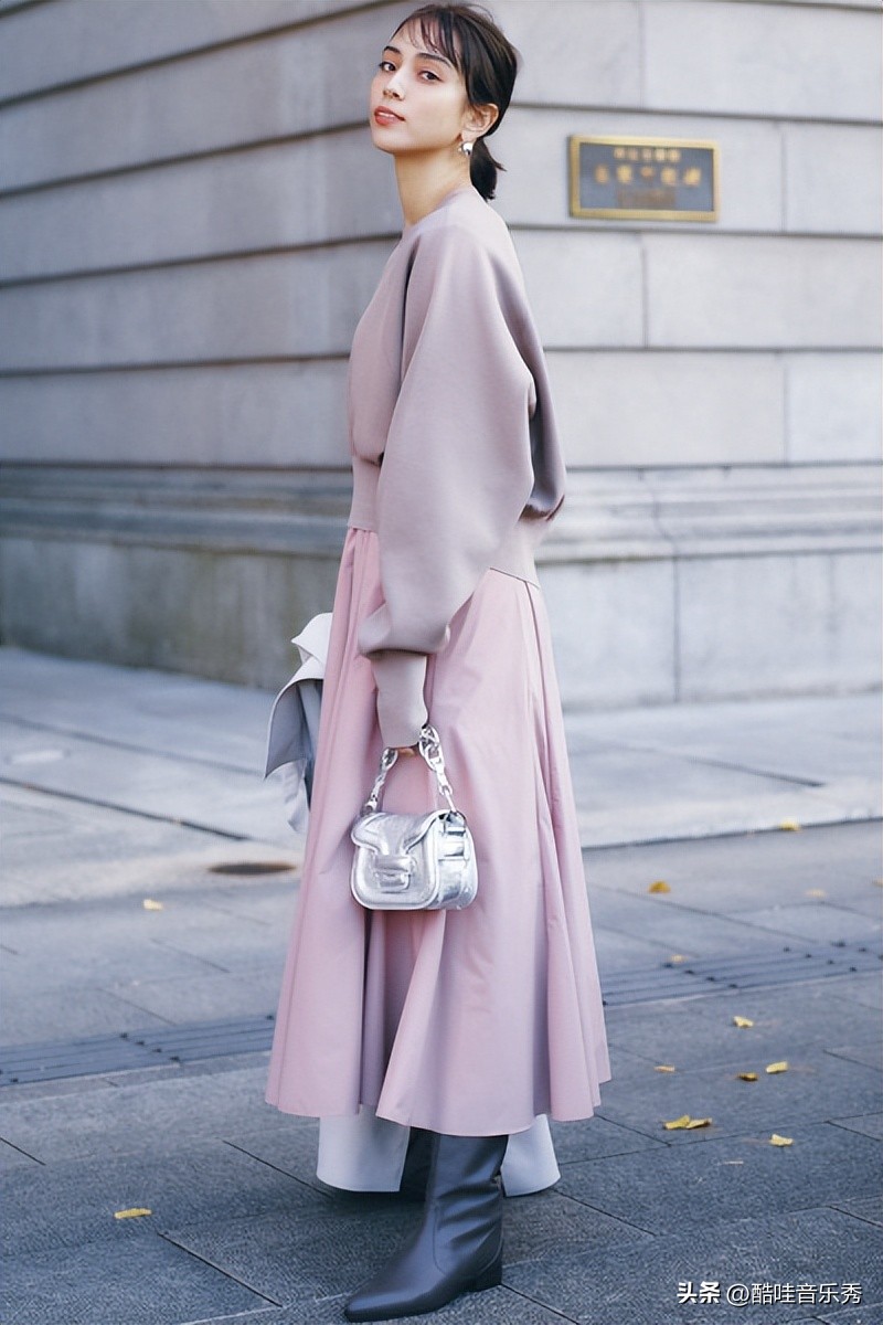 适合15-25岁女生的高颜值服装,适合35-40岁高级感服装