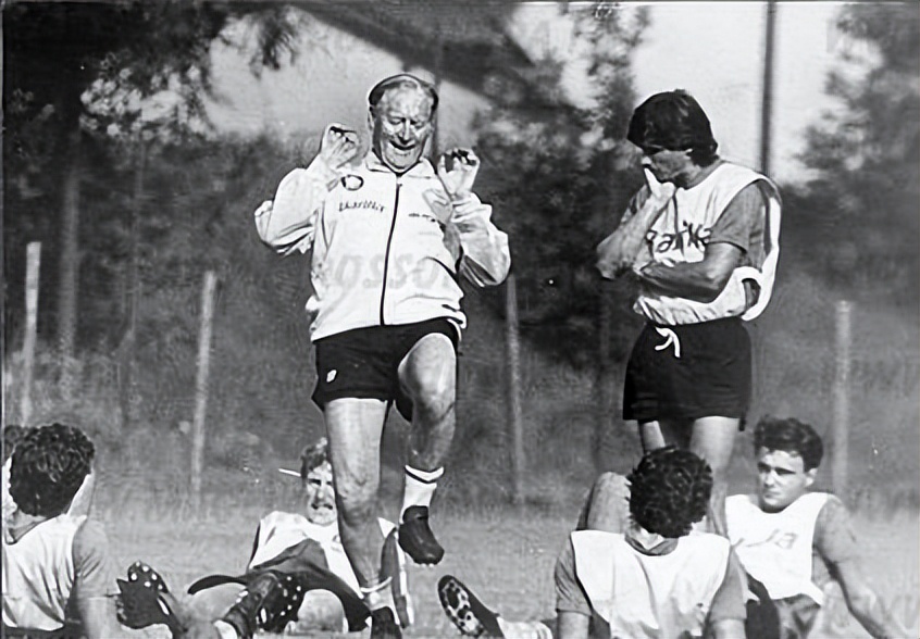 达维安切洛蒂年轻时踢球,安切洛蒂职业生涯踢球视频