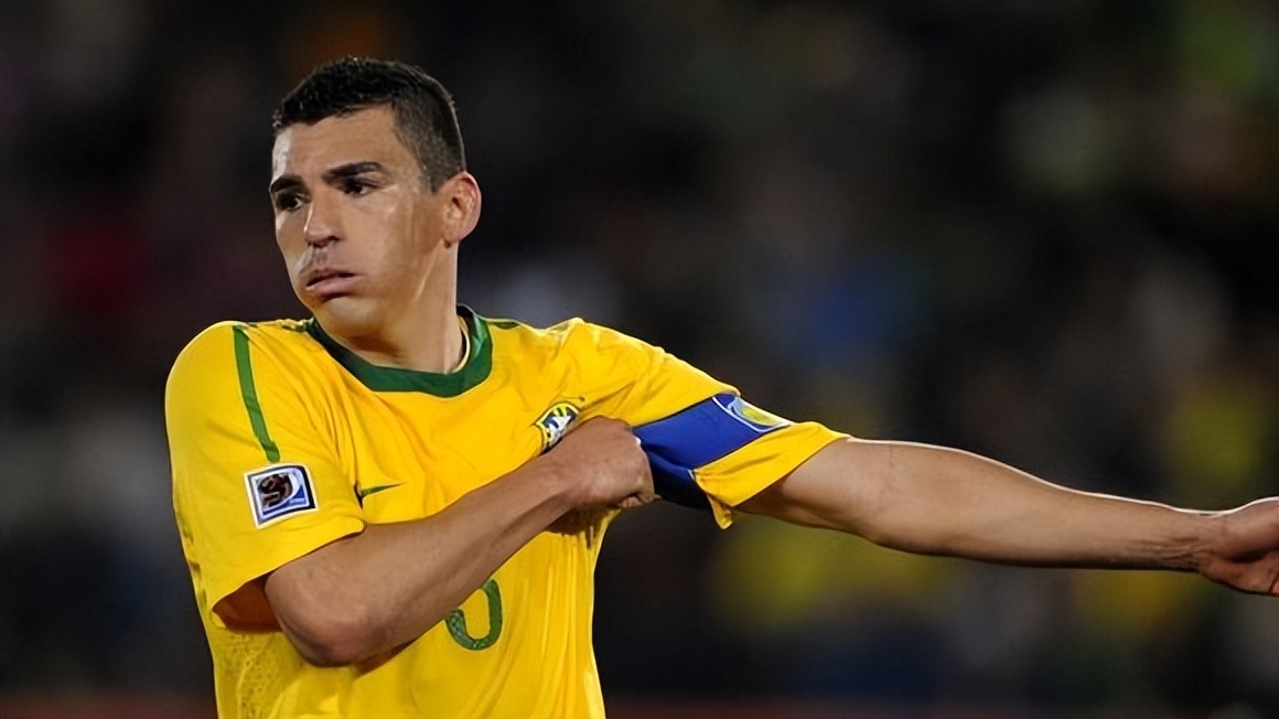 巴西足球国家队队长是卢西奥吗,巴西国家队11号库蒂尼奥