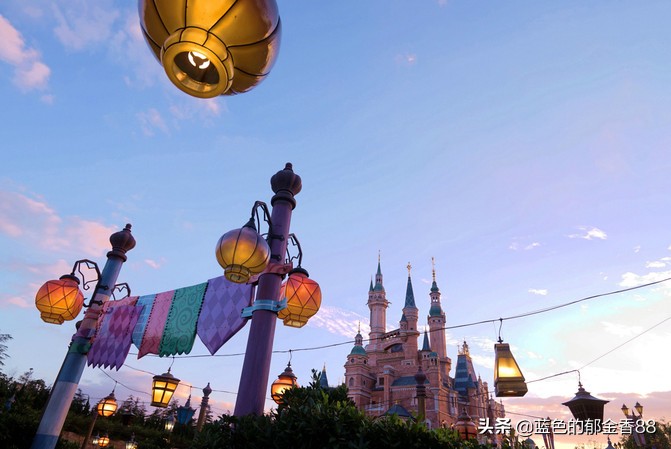 周末白相里的一张床、一群朋友、暴走于迪士尼乐园